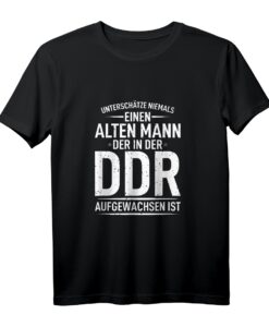 Ossi - Unterschätze Niemals Einen Alten Mann Der In Der DDR T-Shirt | Nostalgisches DDR Humor Shirt für Männer