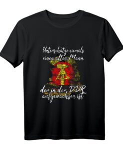 Osten Unterschätze niemals einen alten Mann in der DDR T-Shirt - Lustiges Ostdeutschland Outfit für Ossi & Ostdeutsche